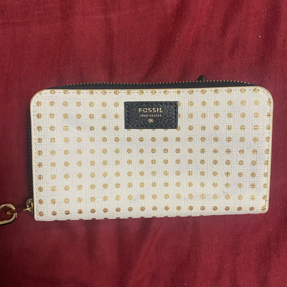 Fossil Cream and Gold Women's Wristlet
